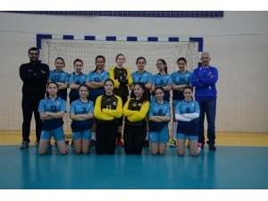 Hentbol Yıldız Kadın Takımımız Yarı Final Yolunda