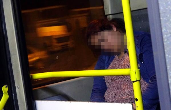 Metrobüs Ve Otobüsler, Genç Kadının Sığınma Yeri Oldu