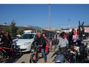 Bisiklet Almak İçin Kimi Tribünden Atladı, Kimi Depar Attı