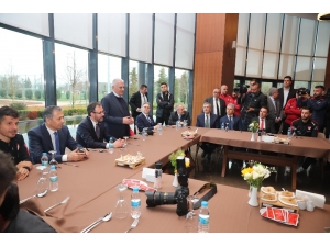 Bakan Kasapoğlu: “Ülkemizdeki Stadyumlar Dünyanın Birçok Ülkesinden Daha İleridedir”