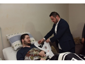 Futbolun Efsane İsminden Engelli Hayranına Sürpriz Ziyaret