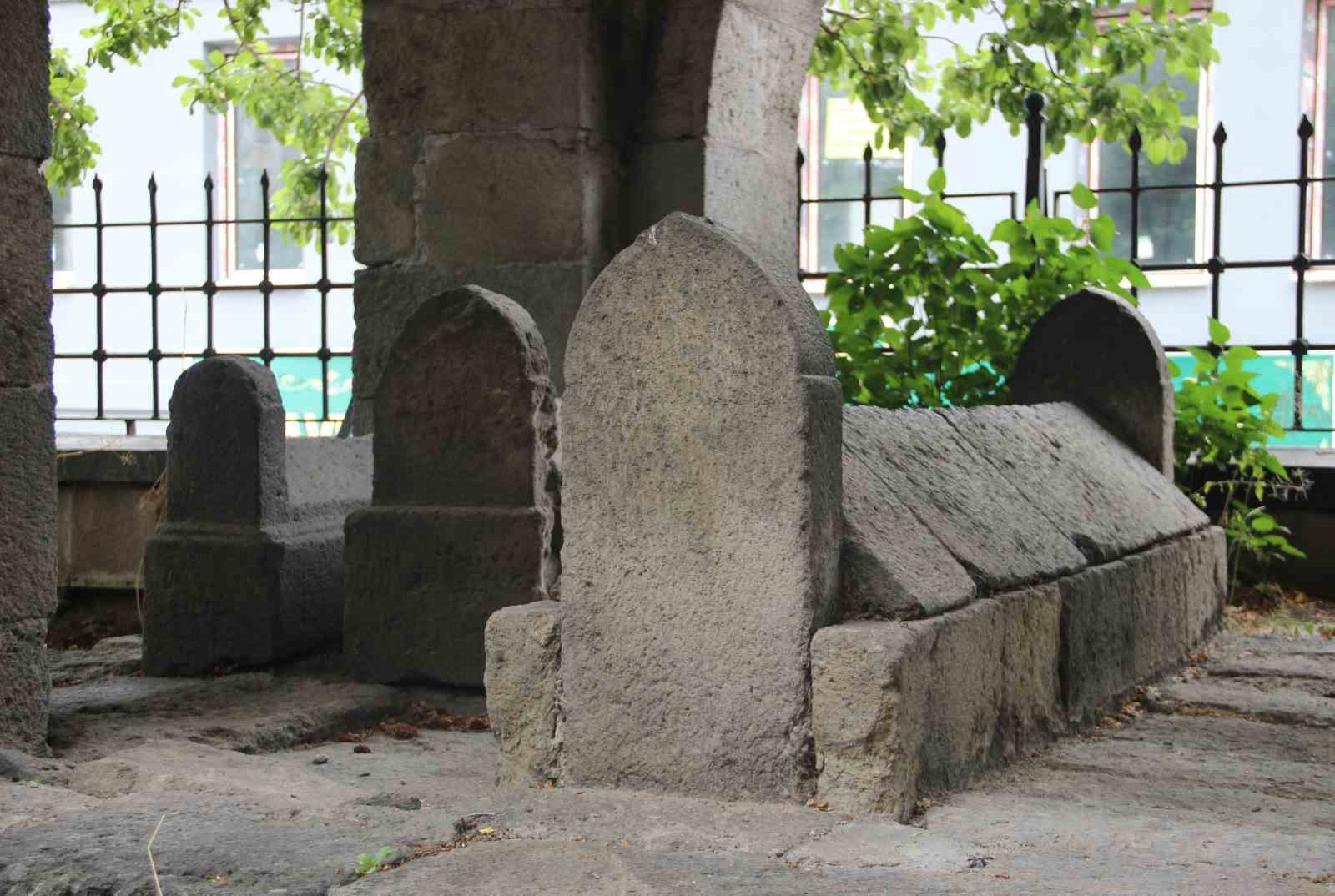 gurcu-kralinin-kizi-erzurum-da-cikti-mezar-kitabesinde-dikkat-ceken-sozler
