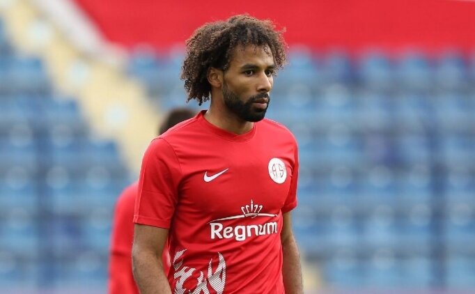 Ersun Yanal Sağ Bekini Buldu; Nazım Sangare