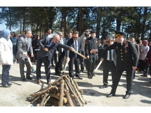 Nevruz Ateşi Yakıldı, Örste Demir Dövüldü