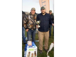 250 Av Köpeği Merada Yarıştı