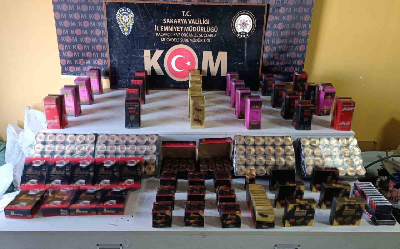 sakarya-da-kacak-cinsel-icerikli-urun-operasyonu-859-urun-ele-gecirildi