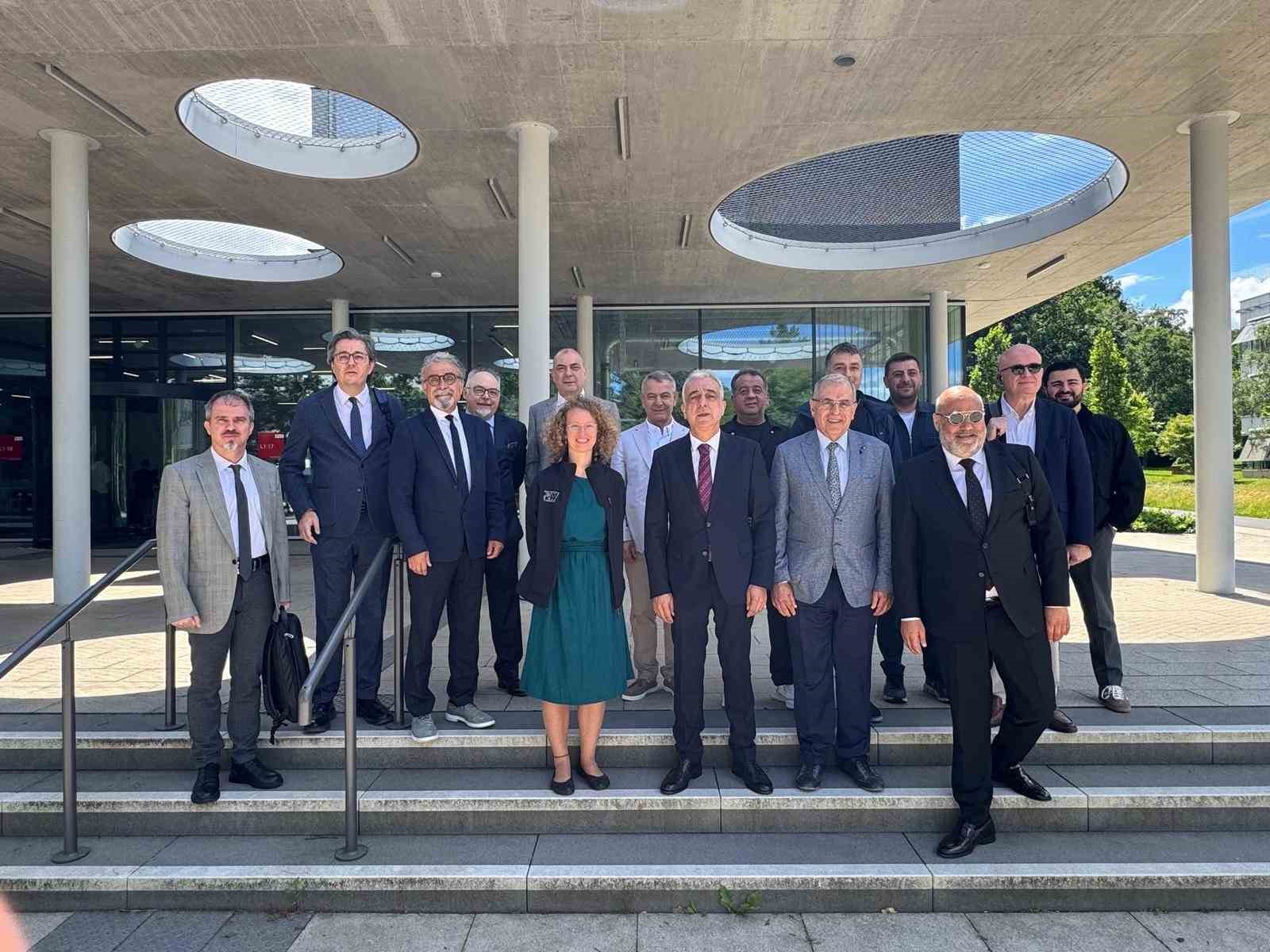 eso-dijital-ve-yesil-donusum-alanindaki-uygulamalari-yerinde-inceledi