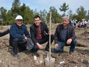Selendi’de Ak Parti, Chp Ve Mhp’li Başkanlardan ’Dostluk Fidanı’