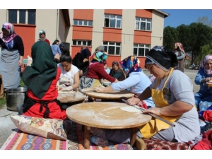 Minik Eller Mahsullerini Topladı