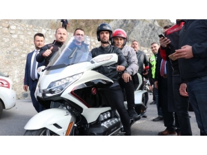 Kenan Sofuoğlu Belediye Başkan Adayıyla Motosiklete Bindi