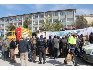 Emet’te 2 Bin 500 Fidan Dağıtıldı