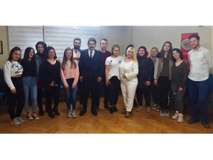 Diksiyon Dersleri İlgi Görüyor