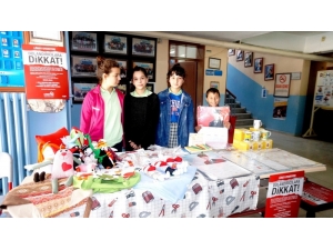 Gönüllü Öğrencilerden Örnek Davranış