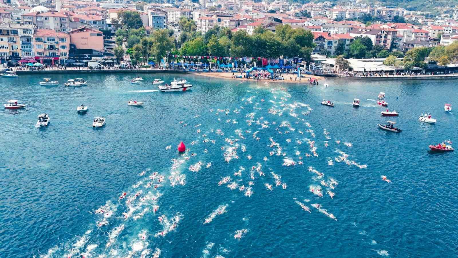 izmit-korfezi-ni-yuzerek-gectiler
