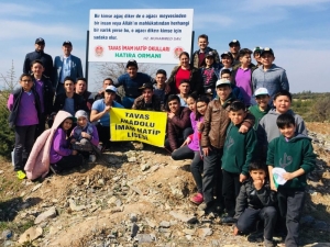 Tavas’da Öğrenciler Fidan Dikti