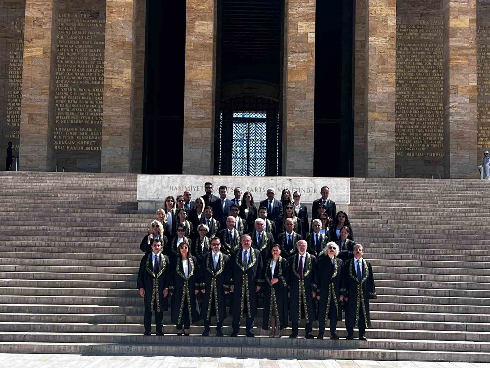 uyusmazlik-mahkemesi-baskani-gulec-anitkabir-i-ziyaret-etti