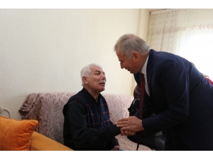 Büyükşehirden 17 Bin Kişiye Evde Bakım Hizmeti