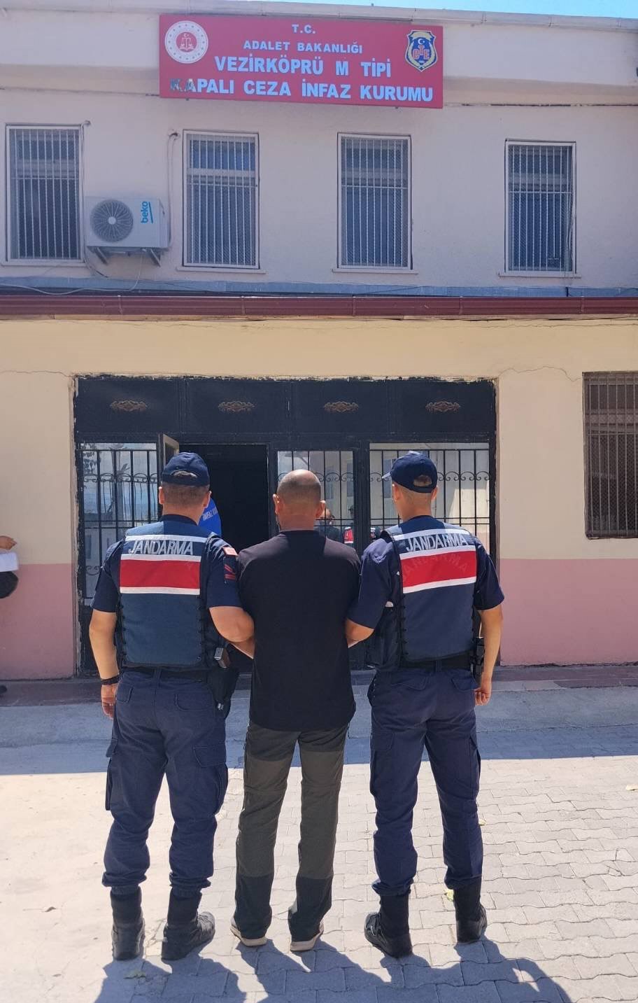 havza-da-11-yil-8-ay-hapis-cezasiyla-aranan-sahis-jandarma-ekiplerince-yakalandi