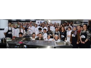 Rektör, Yabancı Öğrencilerle Tava Yaptı