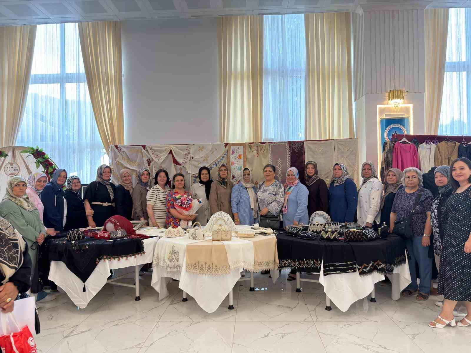 kinik-ta-halk-egitim-kursiyerlerinden-yil-sonu-sergisi
