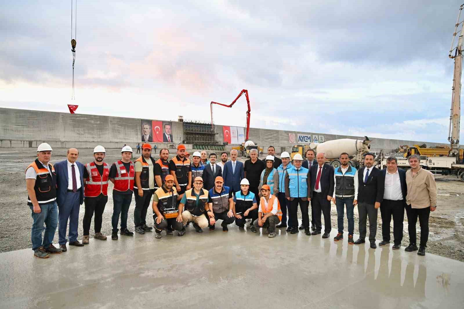 bakan-uraloglu-iyidere-lojistik-limani-rize-nin-gelecegine-vurulan-onemli-bir-muhurdur