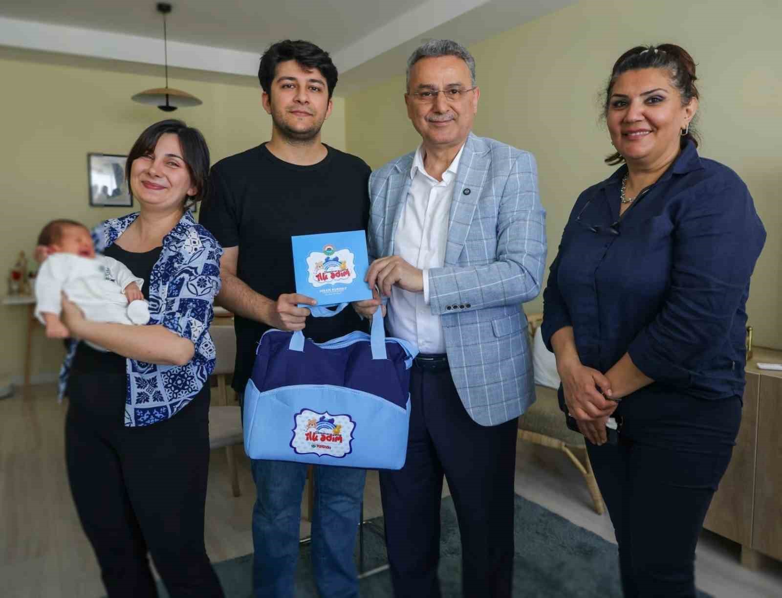 ilkadim-da-dogan-555-inci-bebegin-ilk-hediyesi-baskan-kurnaz-dan