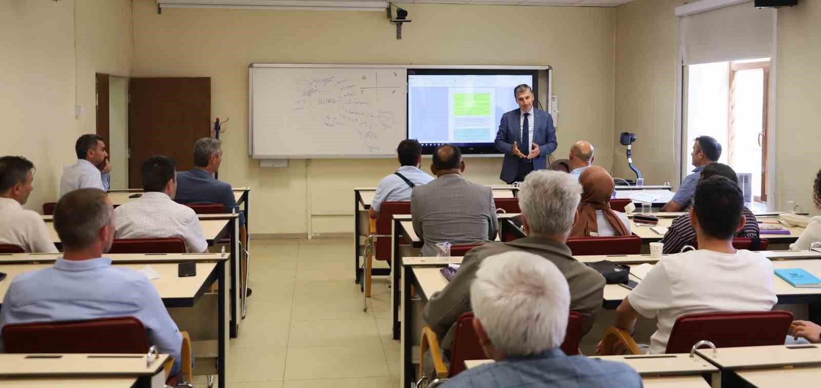 bayburt-ta-egitim-kurumlari-yonetici-yetistirme-sertifika-programi-basladi