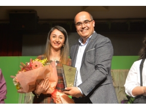 Aliağalı Küçük Tiyatroculardan Usta İşi Oyun