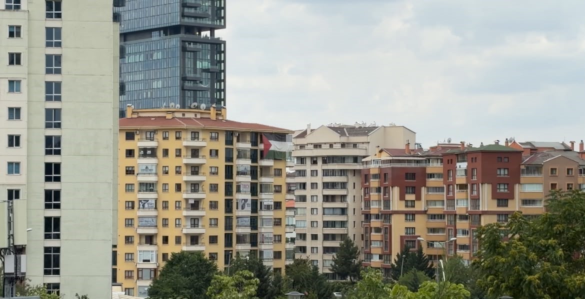 abd-baskani-trump-in-kalacagi-otelin-karsisina-filistin-bayragi-asildi