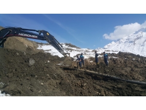 Heyelan İçme Suyu Şebek Hattına Zarar Verdi
