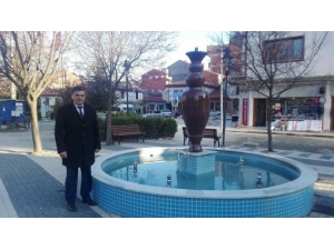 Çömlek Ustaların Yaptığı 2 Metre Yüksekliğindeki Küp İlçe Merkezine Yerleştirildi