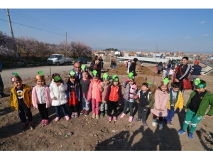 Başkan Mustafa Çöl, Öğrenciler İle Ağaç Dikti