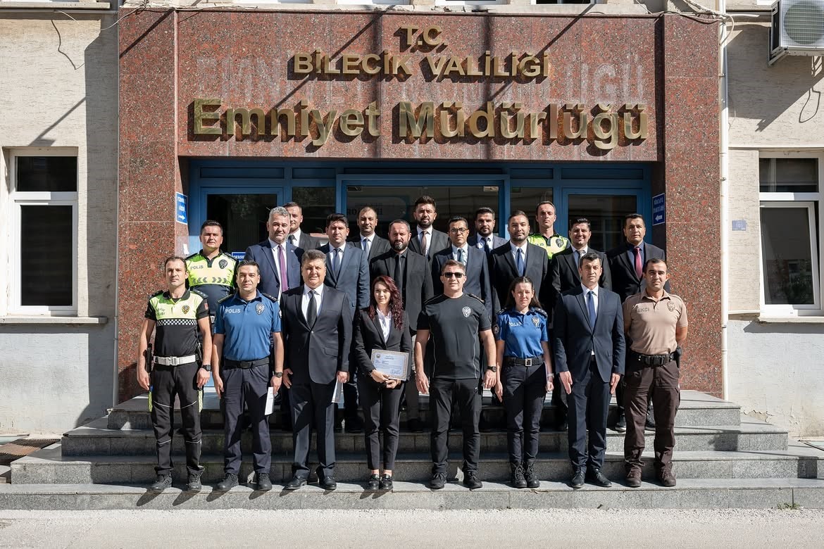 bilecik-te-basarili-emniyet-personelleri-odullendirildi