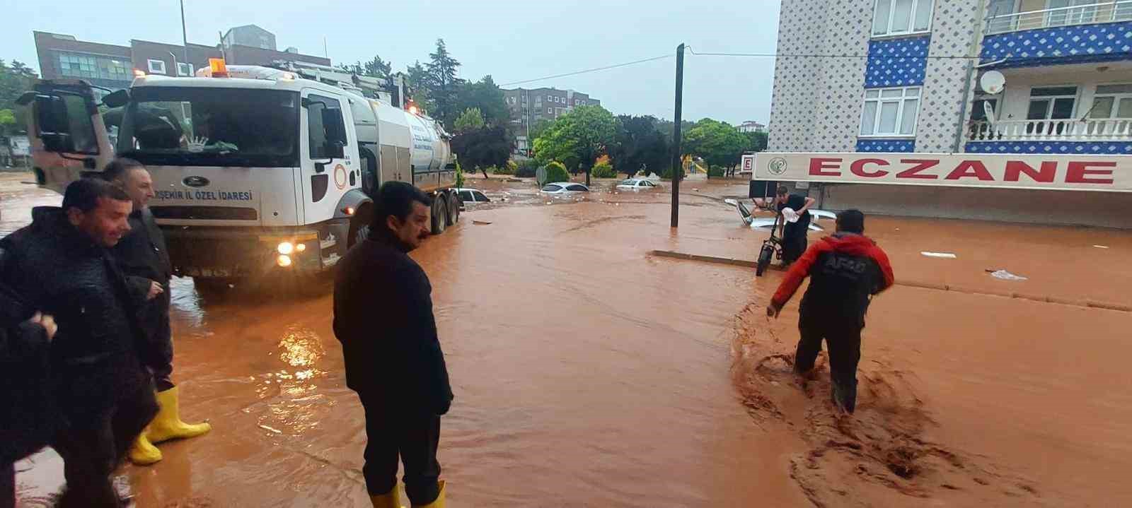 kirsehir-de-saganak-yagis-sele-donustu