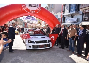 Demirci’deki ’Türkiye Tırmanma Yarışı’nın Startını Başkanlar Verdi