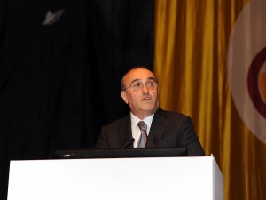 Abdurrahim Albayrak: "Emre’yi Küçük Düşürmemek İçin Ücretini Borsaya Bildirmedik”