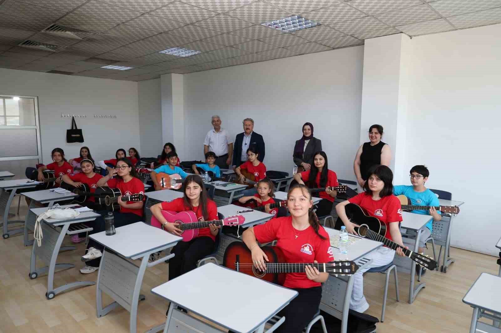 melikgazi-de-7-bini-askin-kursiyerle-yaz-dolu-dolu-geciyor