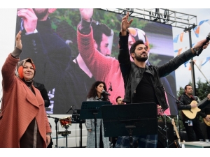 Ak Parti Sancaktepe Belediye Başkan Adayı Döğücü, Konserde Eğlenen Gençlerle Buluştu