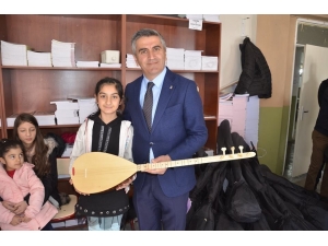 İha’nın Haberi Ses Getirdi, Yavuz Bingöl Beytüşşebap’a 30 Bağlama Gönderdi