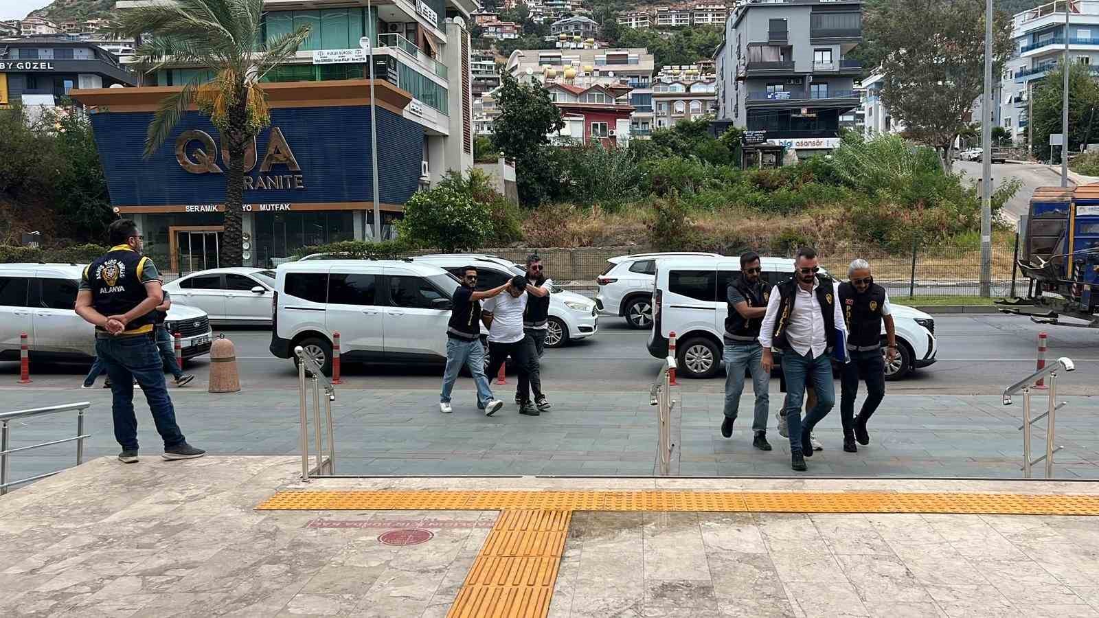 alanya-da-400-bin-liralik-doviz-burosu-soygununda-3-supheli-tutuklandi