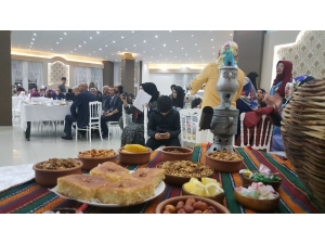 2 Nisan Geleneksel Van Gecesi