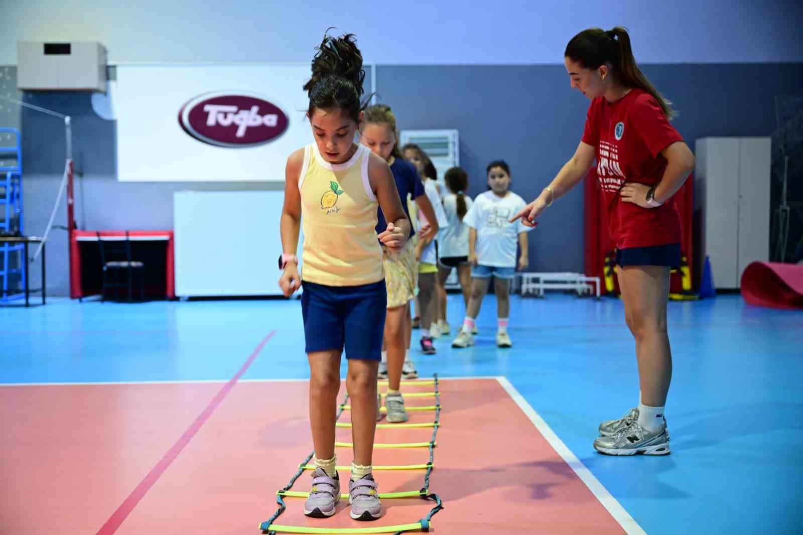 aydin-buyuksehir-in-ucretsiz-voleybol-kurslarina-yogun-ilgi