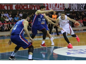 Tahincioğlu Basketbol Süper Ligi: Gaziantep Basketbol: 65 - Anadolu Efes: 66