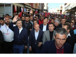 Bayraklı’da Dev Yürüyüş