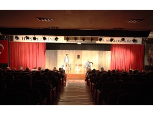 ’Hiç Kimsenin Öyküsü’ Adlı Tiyatro Oyunu Kartal’da Sahnelendi