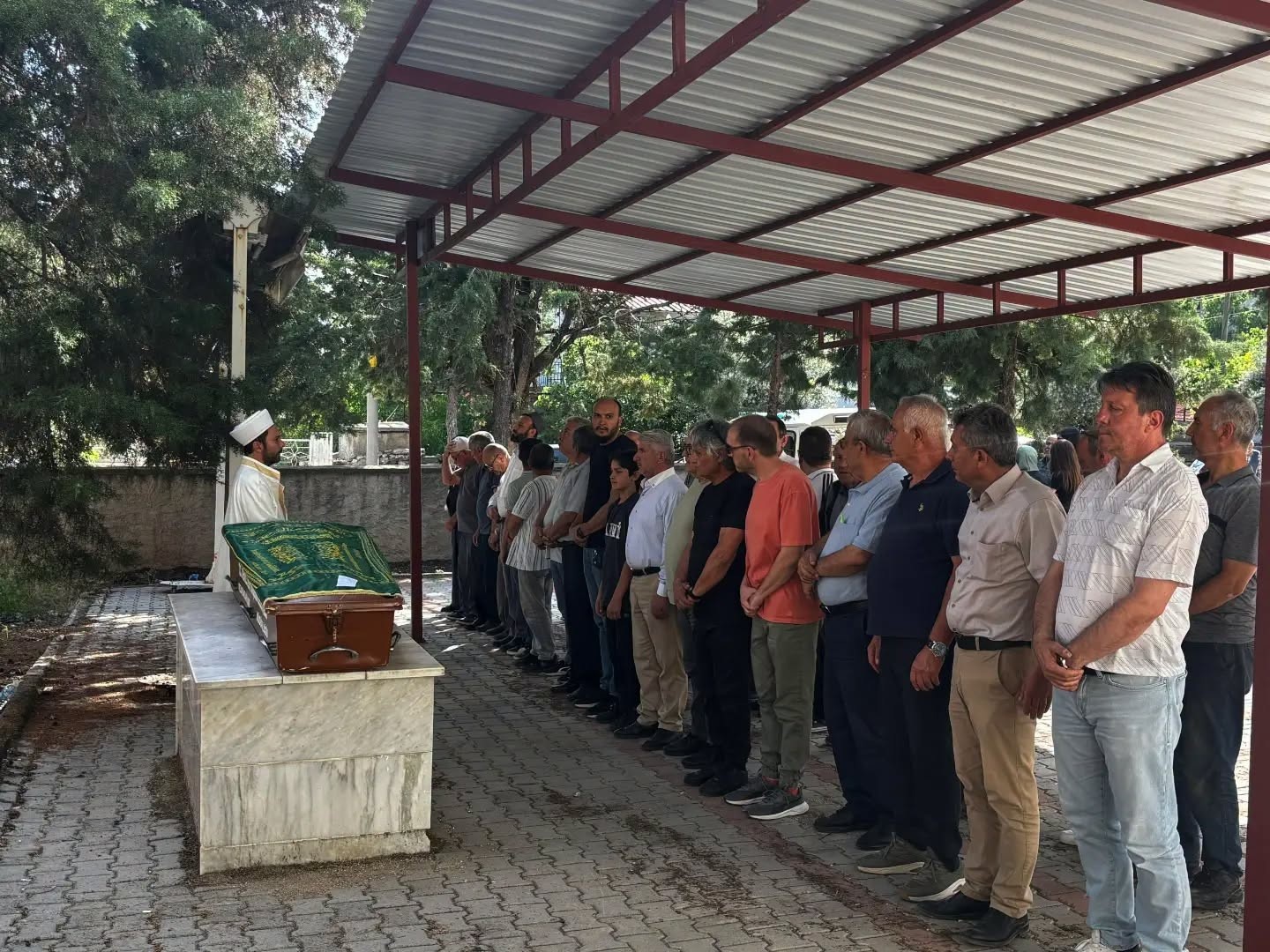 gazeteci-sozeri-nin-annesi-son-yolcuguna-ugurlandi