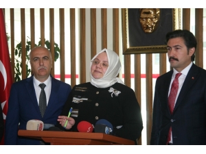 Bakan Selçuk Depremi Valilik Ziyaretinde Hissetti