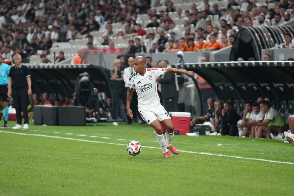 besiktas-joao-mario-ile-yollarini-ayirdi