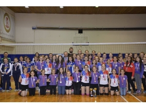 Voleybol Midiler Ve Küçükler İl Birinciliği Müsabakaları Sona Erdi