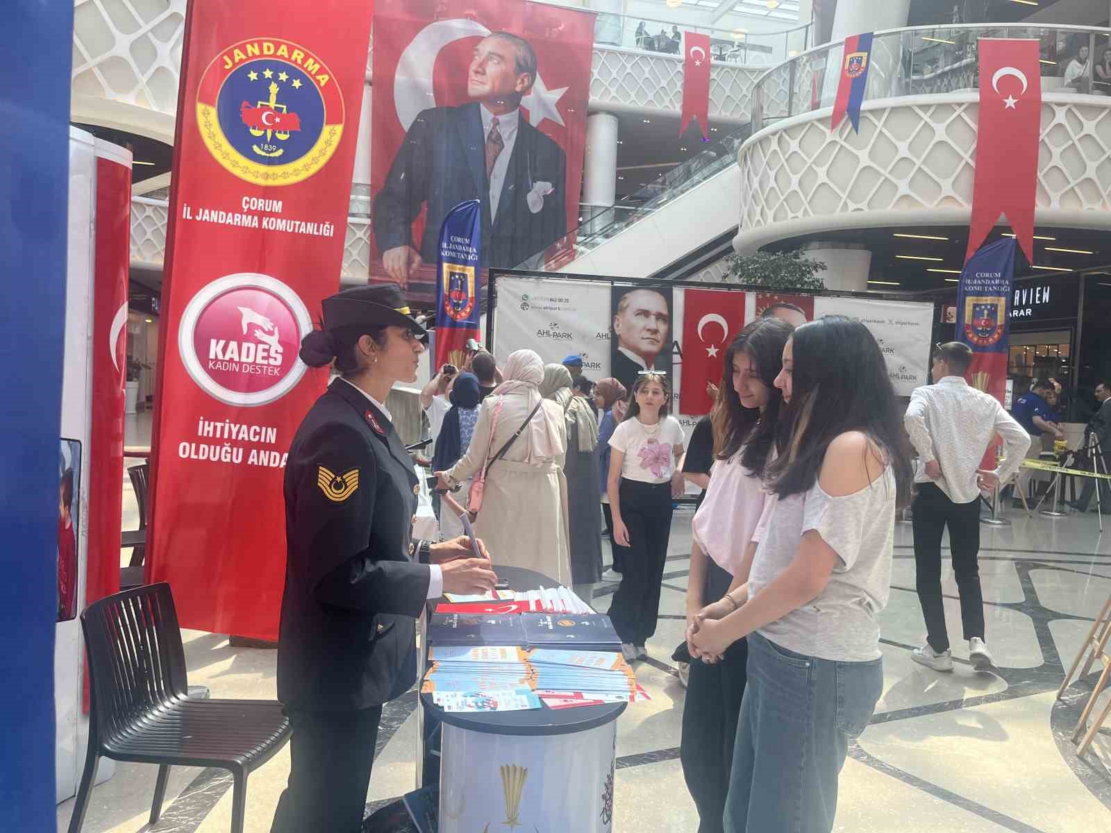 corum-da-jandarma-stantlarina-vatandaslardan-buyuk-ilgi